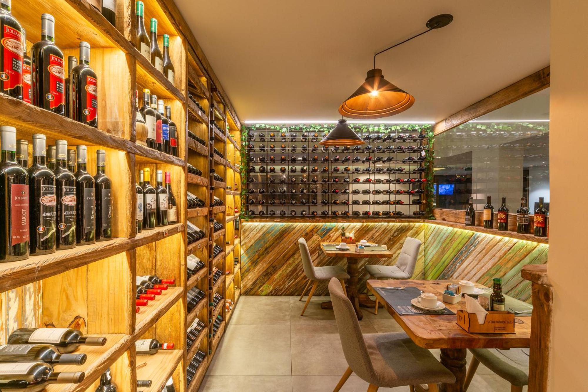 Hotel Laghetto Stilo Centro Gramado Exterior photo Wine bar in Madrid, Spain