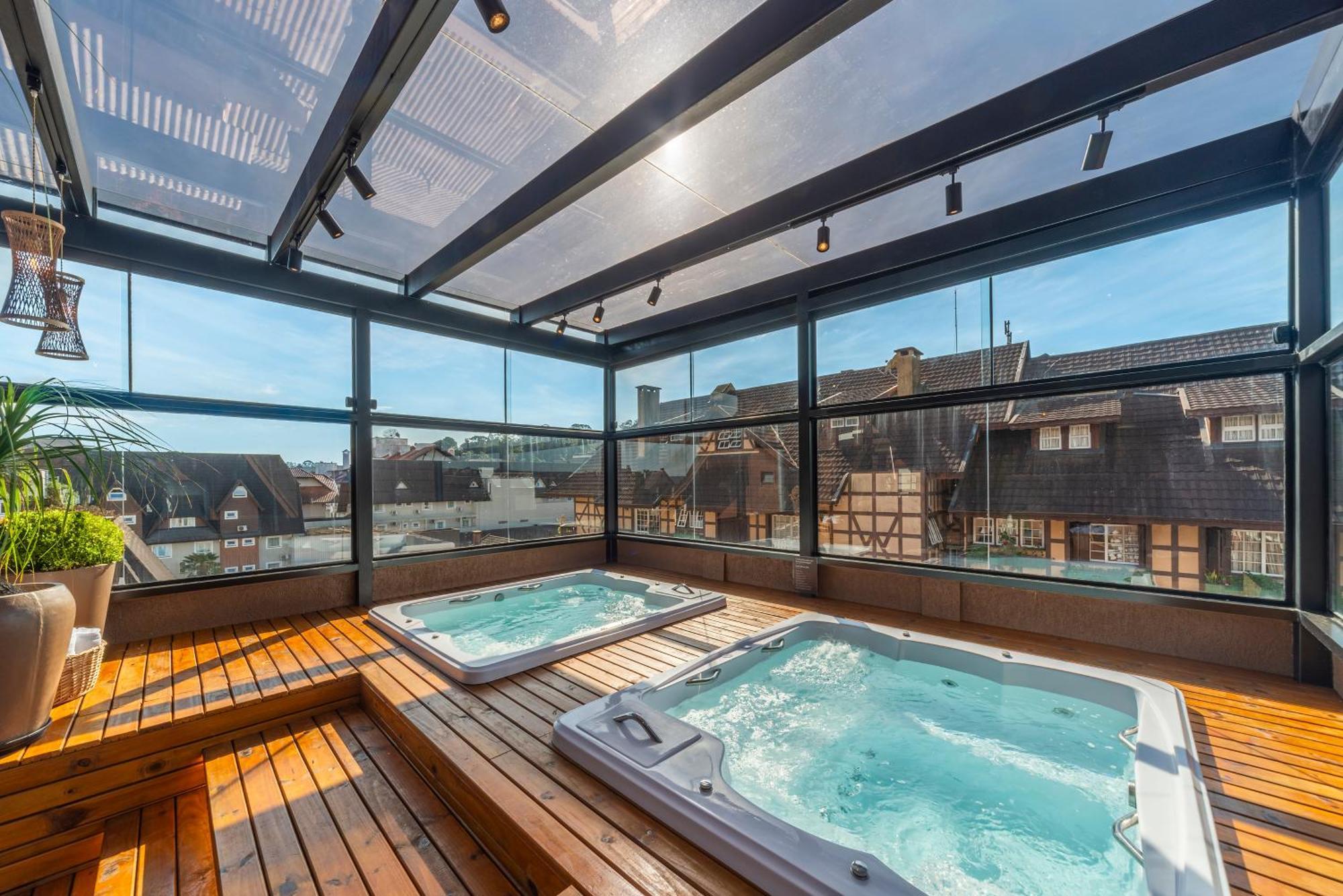 Hotel Laghetto Stilo Centro Gramado Exterior photo Rooftop spa