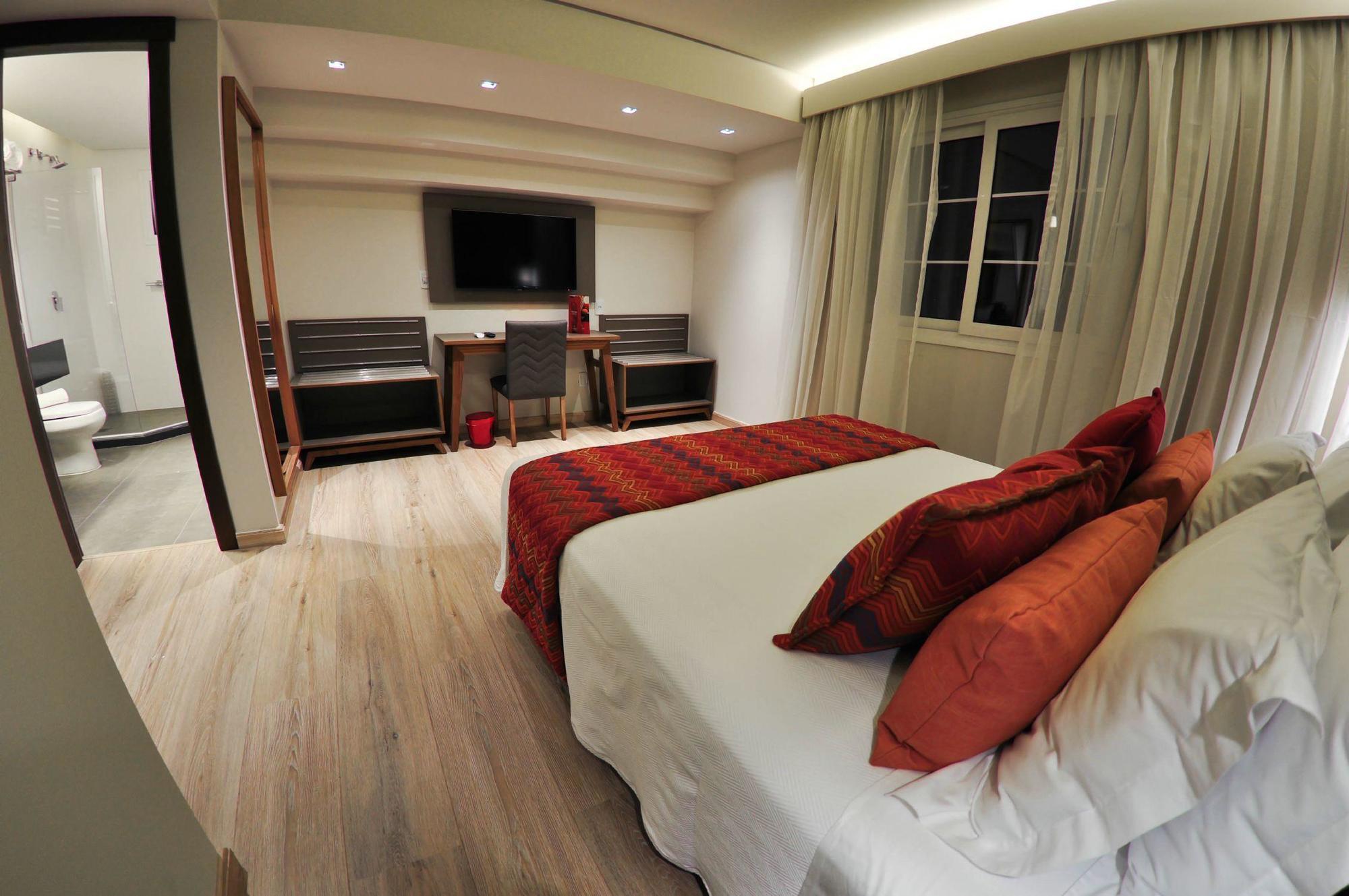Hotel Laghetto Stilo Centro Gramado Exterior photo A room at the hotel