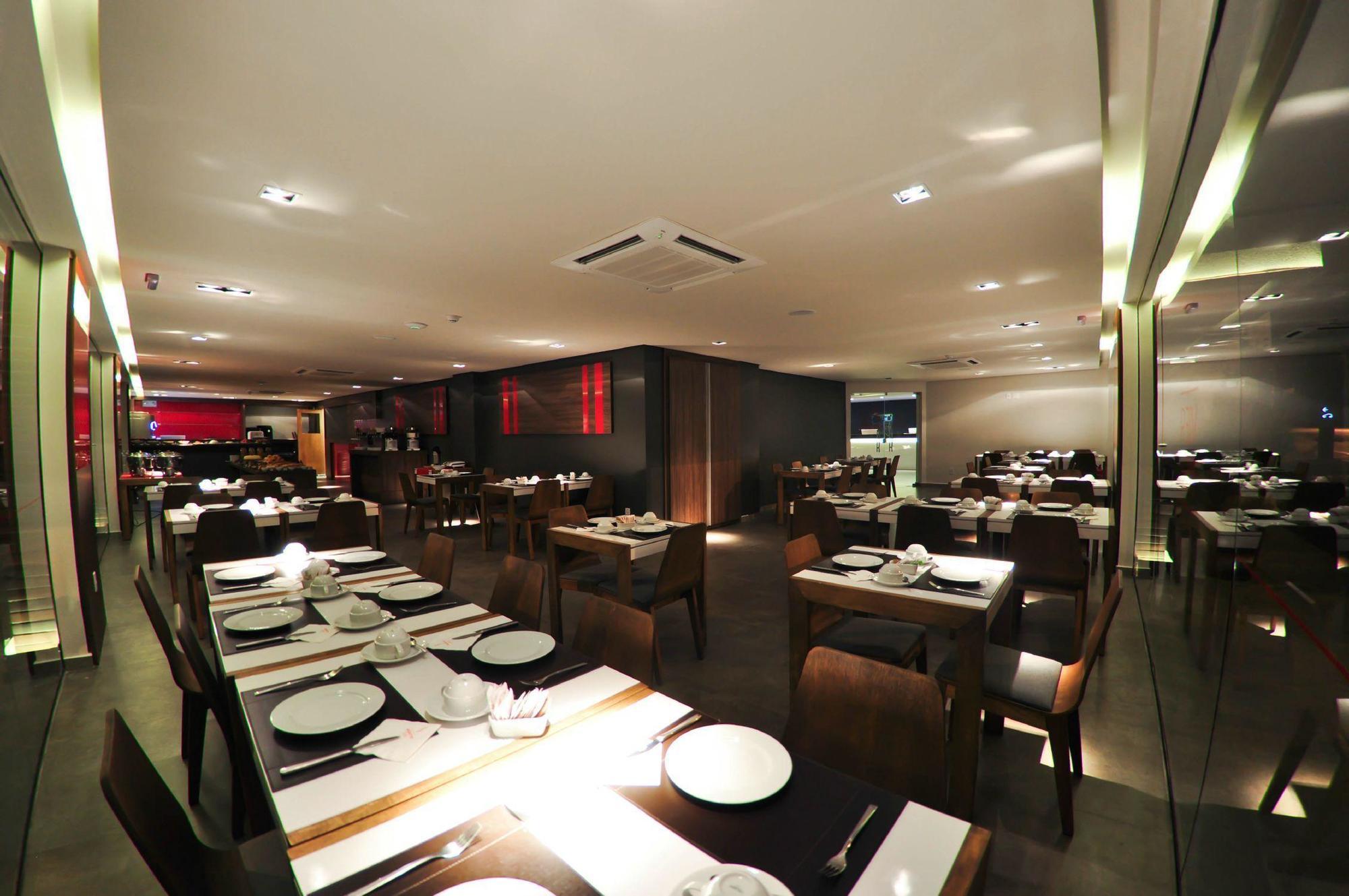 Hotel Laghetto Stilo Centro Gramado Exterior photo Interior of a restaurant in Singapore