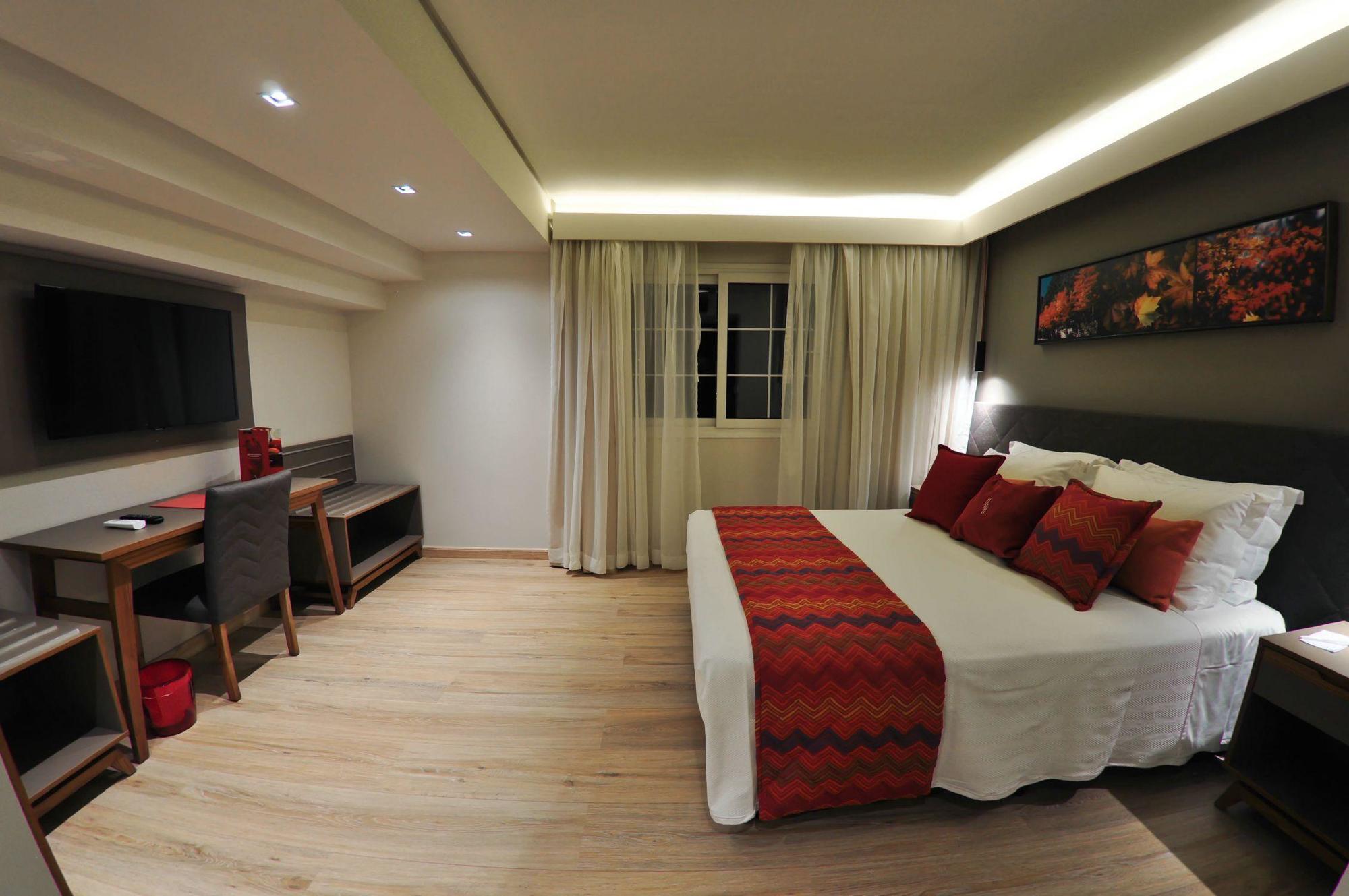 Hotel Laghetto Stilo Centro Gramado Exterior photo A room at the hotel